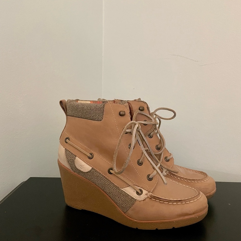 Sperry Heeled Tan Boots